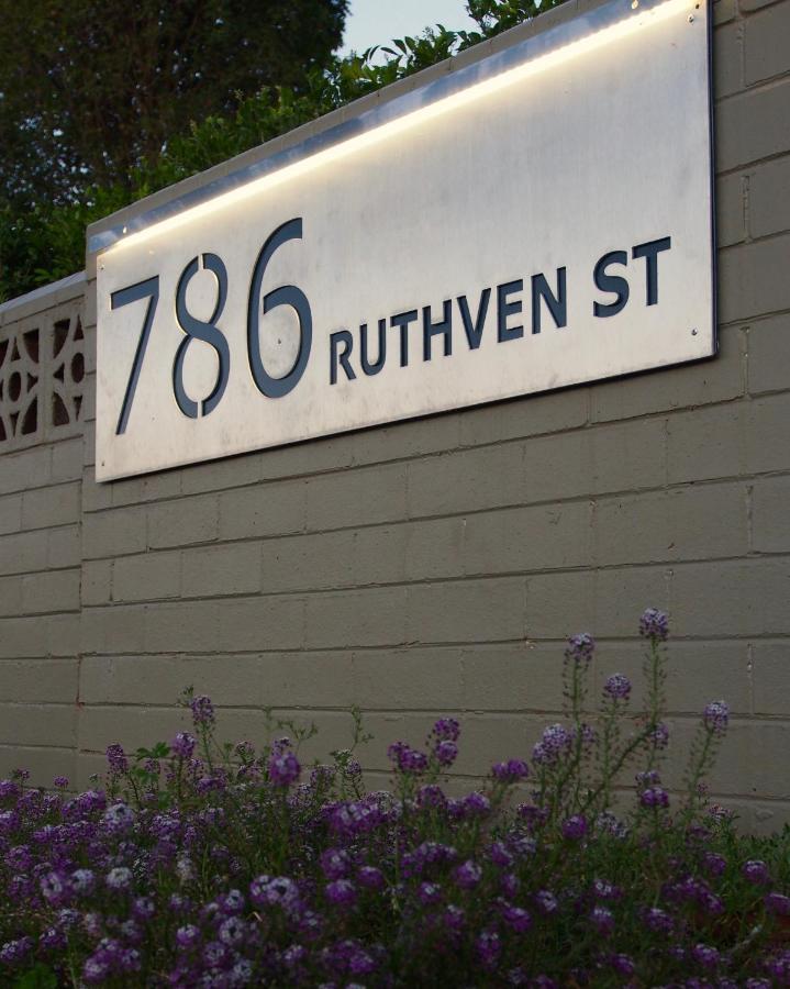 Ruthven Street Motor Inn Туумба Екстериор снимка