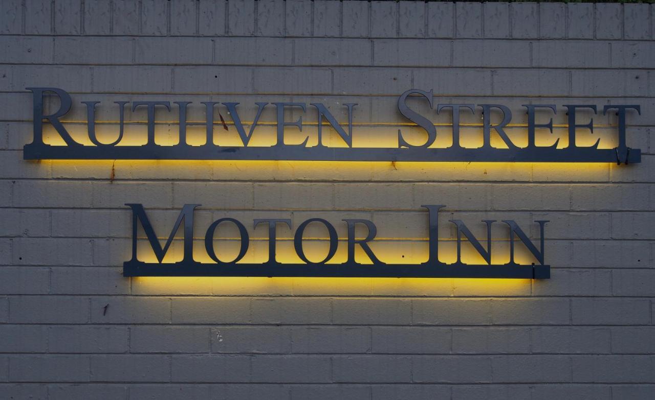 Ruthven Street Motor Inn Туумба Екстериор снимка