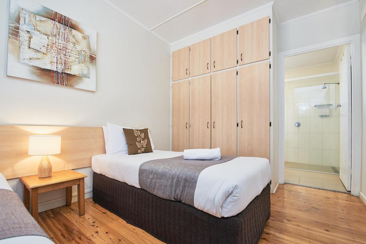 Ruthven Street Motor Inn Туумба Екстериор снимка
