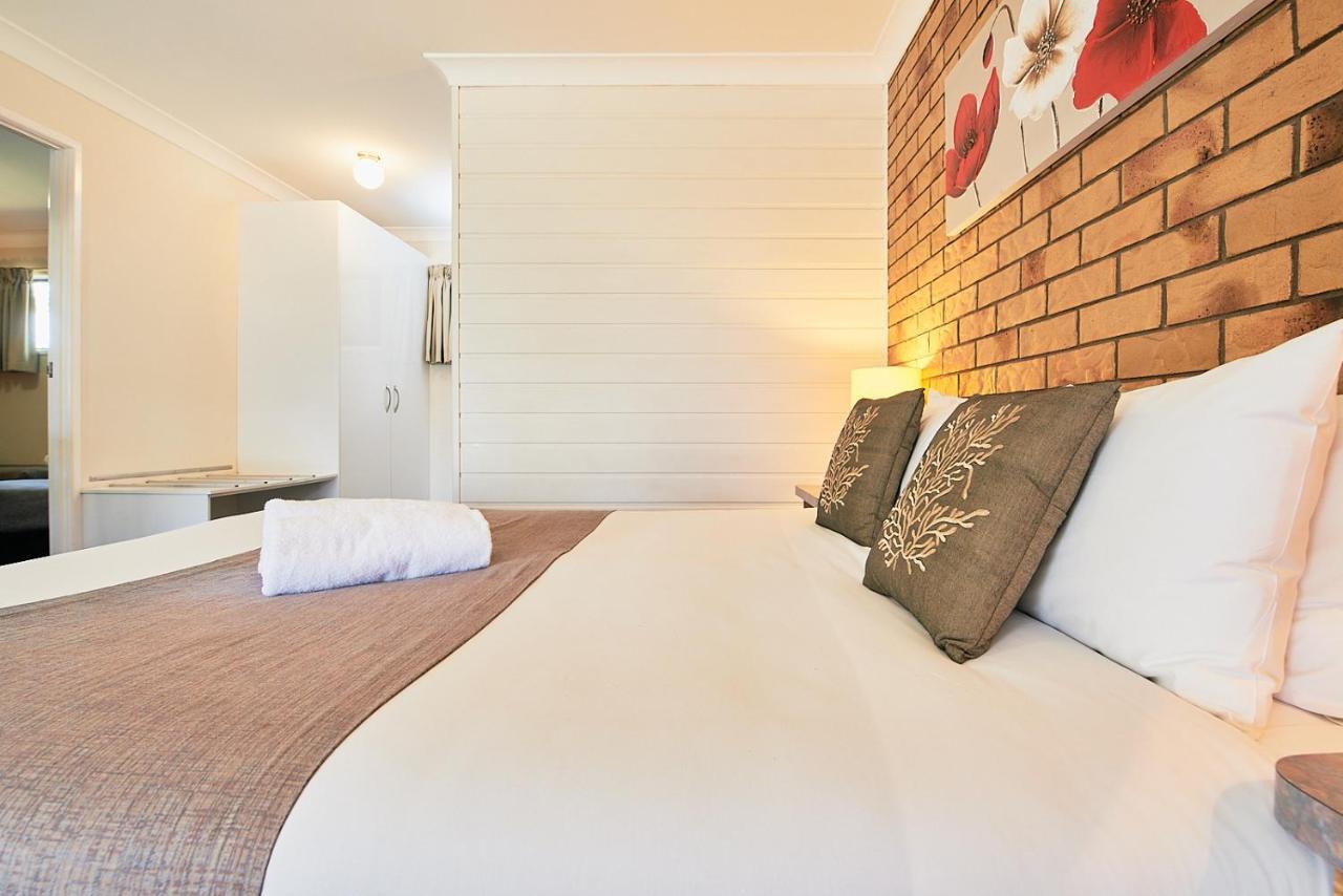 Ruthven Street Motor Inn Туумба Екстериор снимка