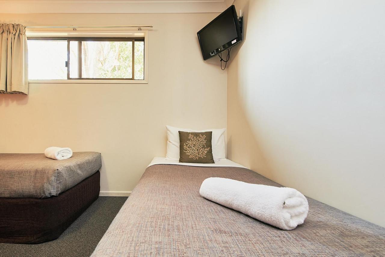 Ruthven Street Motor Inn Туумба Екстериор снимка