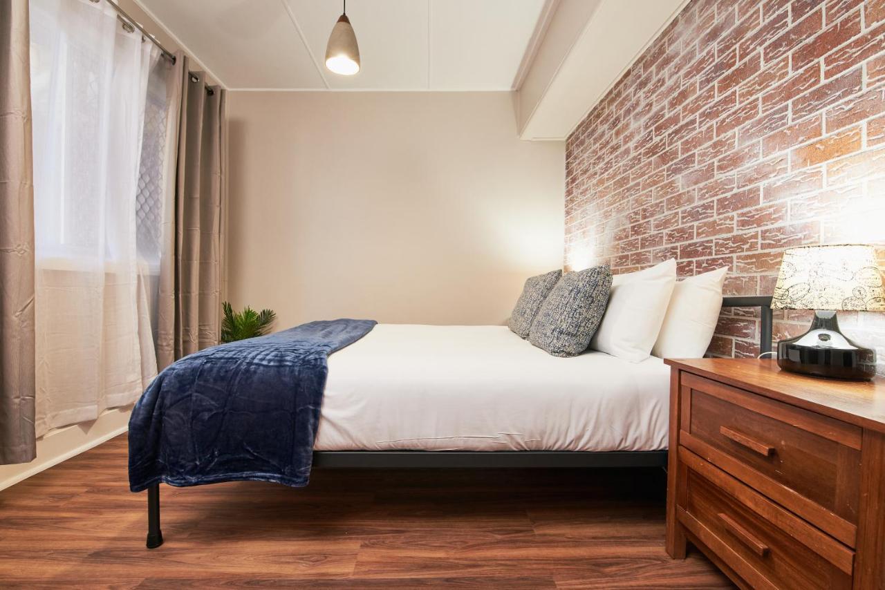 Ruthven Street Motor Inn Туумба Екстериор снимка